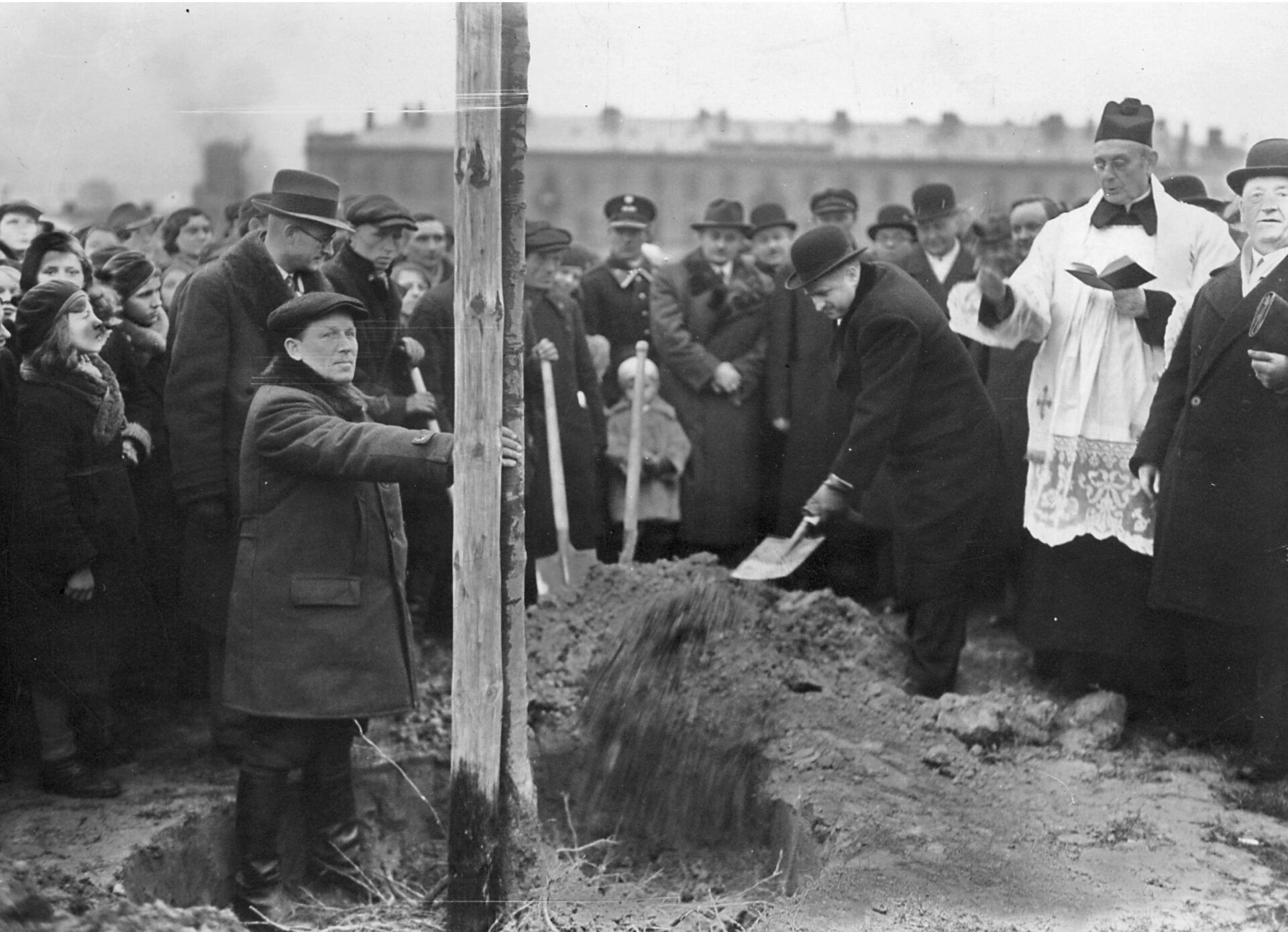 Prezydent schodzi z pomnika