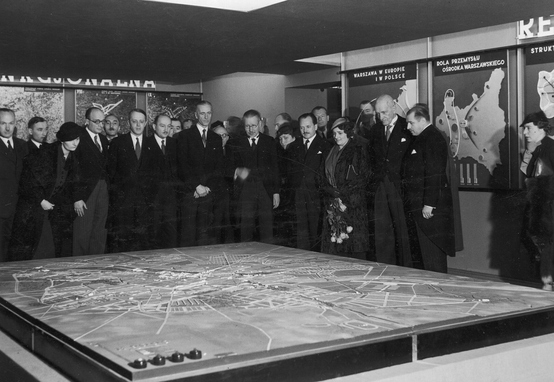 Prezydent schodzi z pomnika