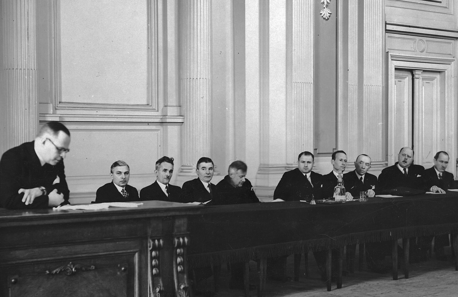 Prezydent schodzi z pomnika