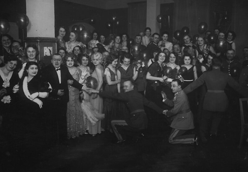 Bal karnawałowy w 4 pułku lotniczym w Toruniu, 1933 r.