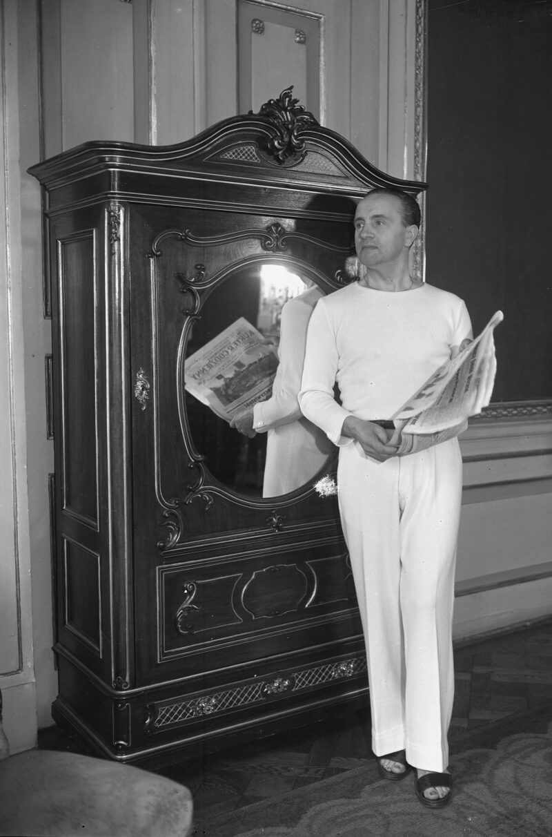 PIC_1-Z-449-3___OBR Mistrz Antoni „Antoine” Cierplikowski cały na biało. Kraków, Grand Hotel, lipiec 1937 r.