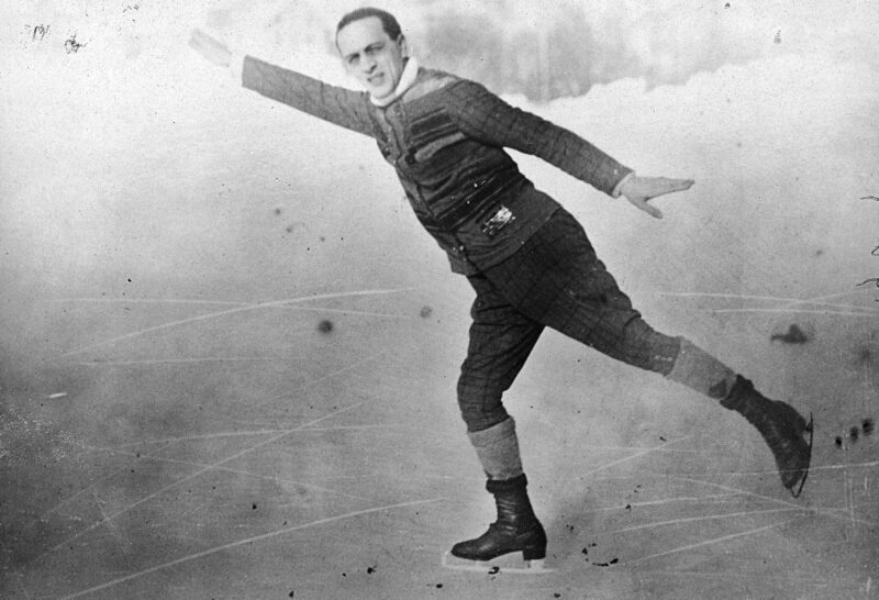 PIC_1-Z-452___OBR Mistrz Antoni „Antoine” Cierplikowski oddaje się stosownym przyjemnościom podczas pobytu w St. Moritz. Szwajcaria luty 1928 r.