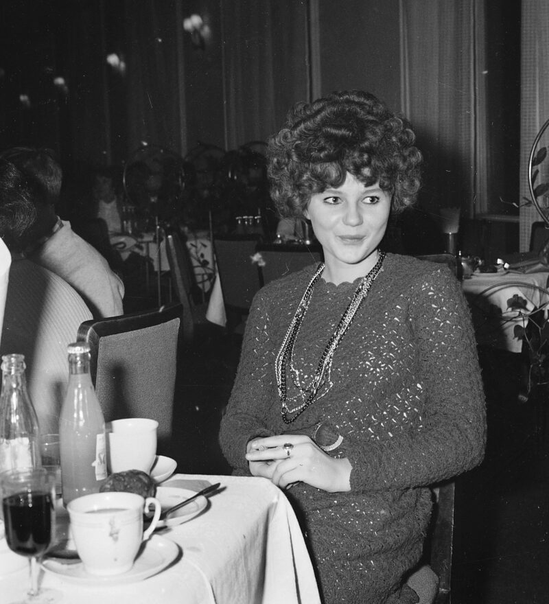 Andrzejki w kawiarni "Nowy Świat". Warszawa, 1966 r. Fot. Grażyna Rutowska / NAC