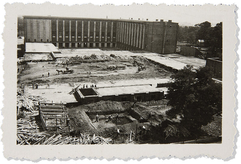 Prezydent schodzi z pomnika