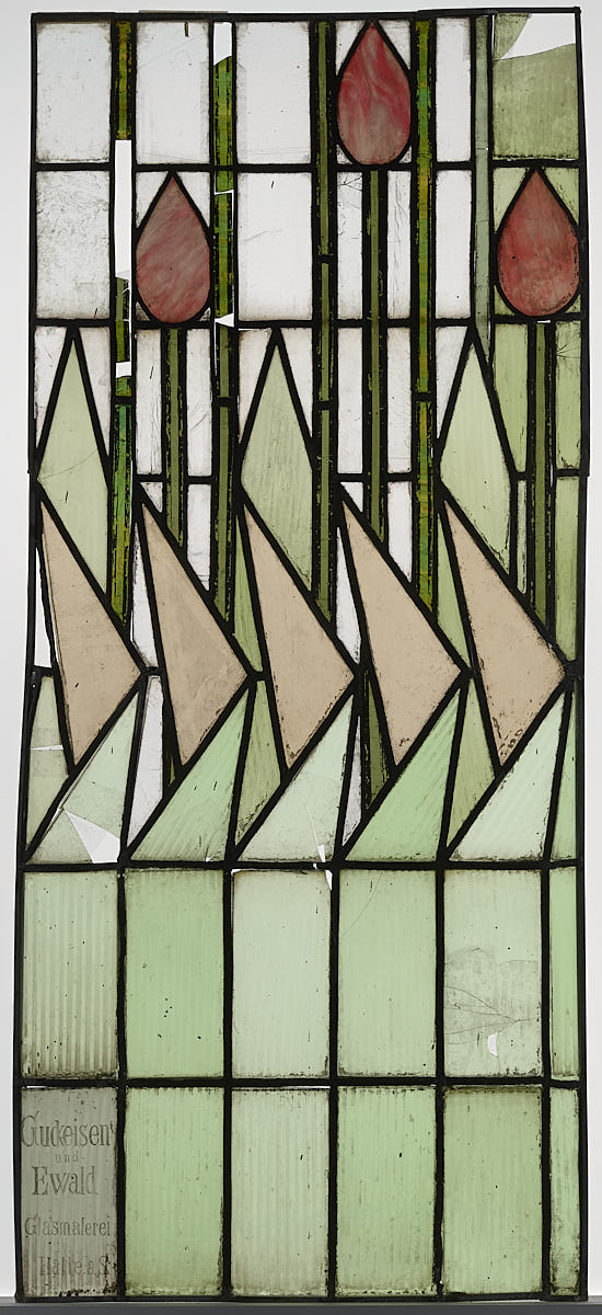 zniszczony witraż z pracowni Guckeisen und Ewald Glasmalerei H.a. S. Witraż z pracowni Guckeisen und Ewald Glasmalerei H.a. S. – w zbiorach Muzeum Architektury we Wrocławiu Fot. Muzeum Architektury we Wrocławiu