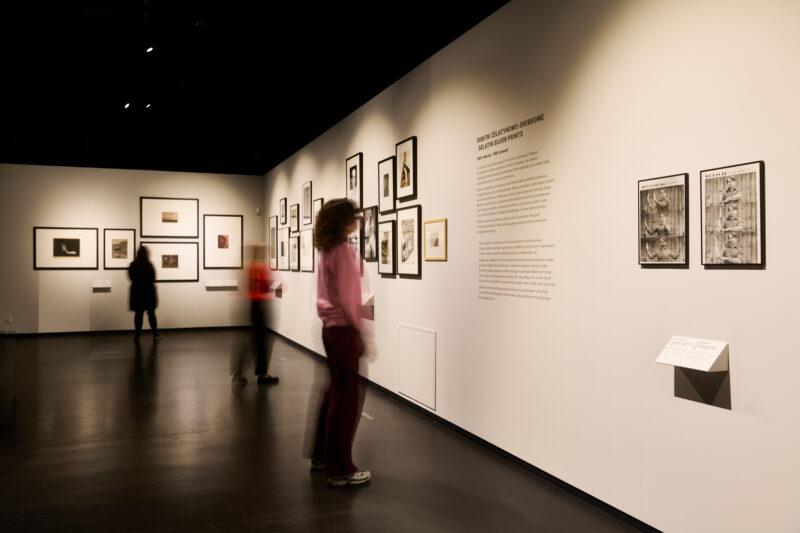 Wystawa &bdquo;Monochrom. Wszystkie kolory tęczy&ldquo; w MuFo