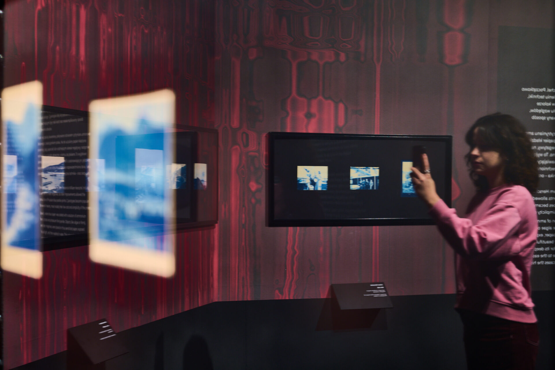 Wystawa &bdquo;Monochrom. Wszystkie kolory tęczy&ldquo; w MuFo