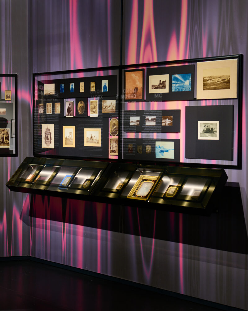 Wystawa &bdquo;Monochrom. Wszystkie kolory tęczy&ldquo; w MuFo Fot. Mateusz Woźniak / MuFo