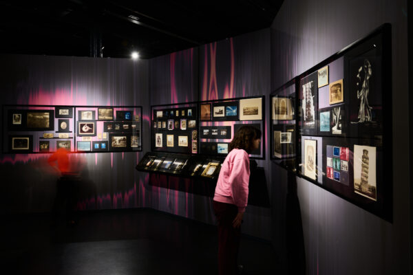 Wystawa &bdquo;Monochrom. Wszystkie kolory tęczy&ldquo; w MuFo