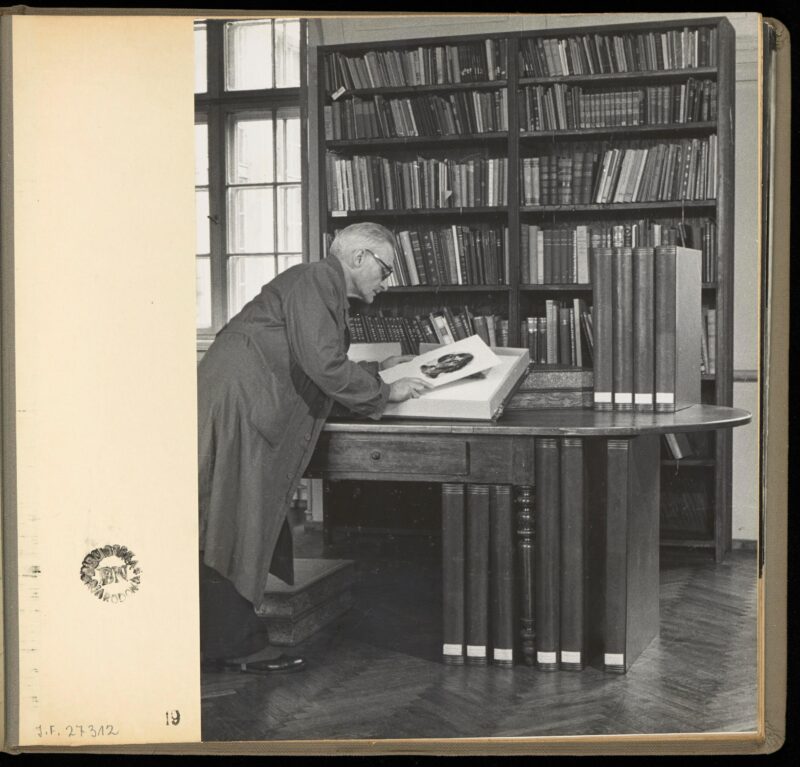 Zakład Narodowy im. Ossolińskich, gabinet grafiki, 1947 r. Fot. Biblioteka Narodowa Polona