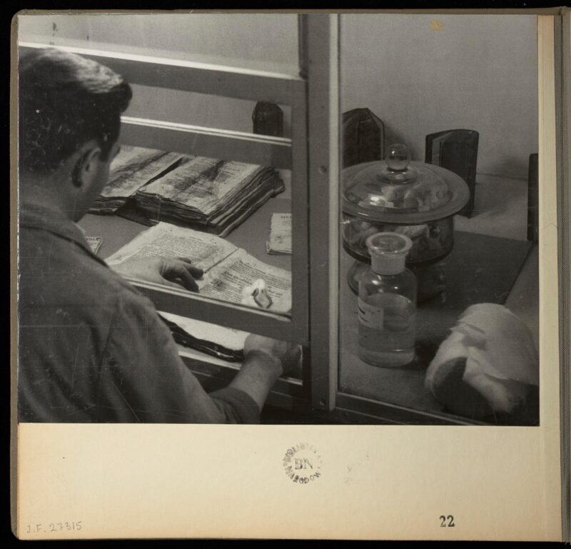 Zakład Narodowy im. Ossolińskich, biblioteka, pracownia konserwatorska. Wrocław, 1947 r.