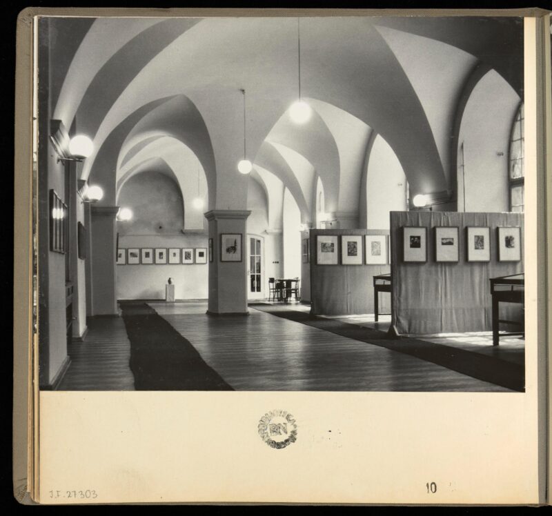 Zakład Narodowy im. Ossolińskich, biblioteka, sala wystaw. Wrocław 1948 r.