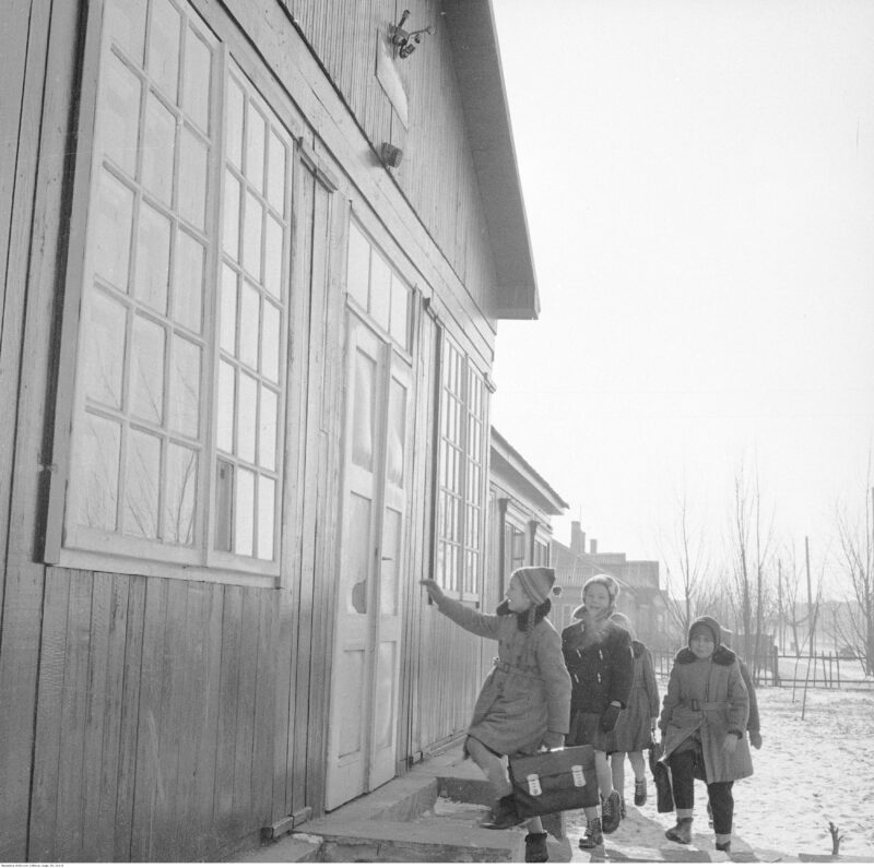 Osiedle Przyjaźń. Warszawa, Jelonki 1961 r. Fot. Zbyszko Siemaszko / NAC