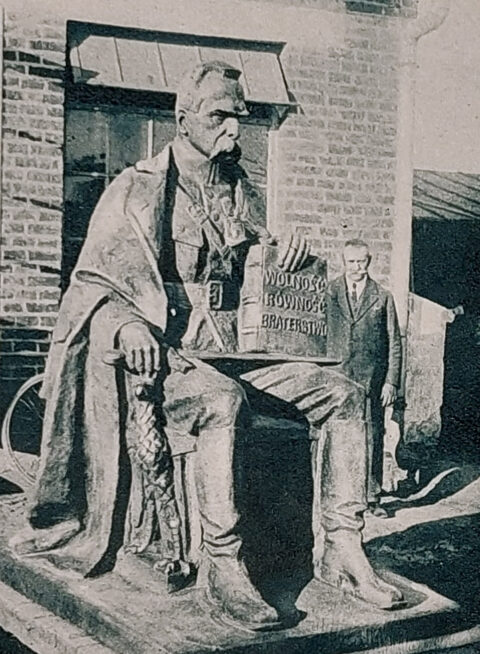 Kruche pomniki niepodległości