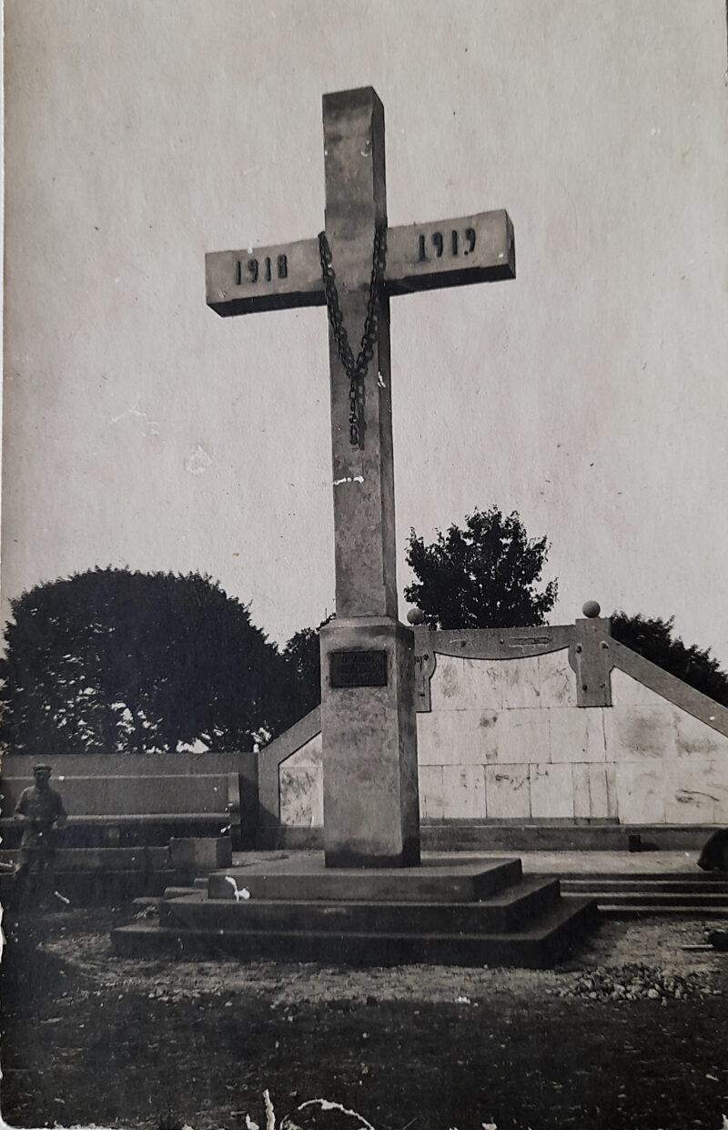 Kruche pomniki niepodległości