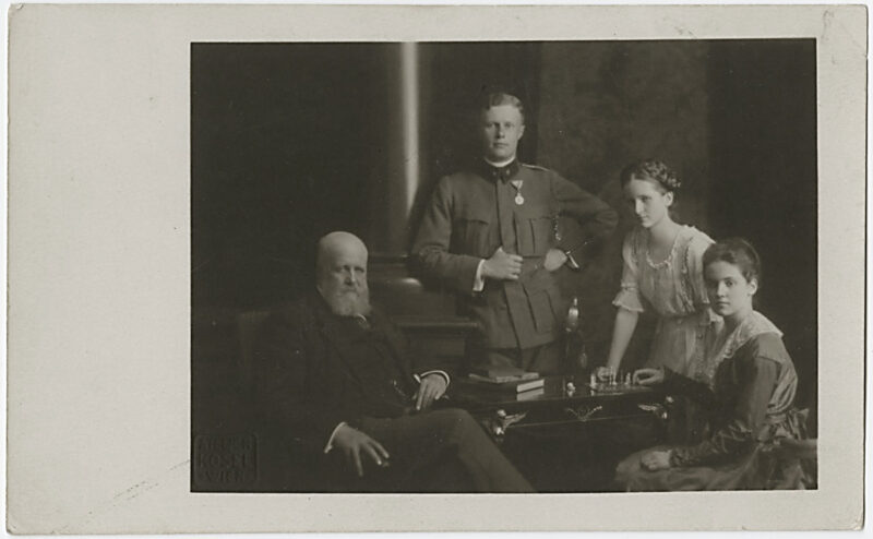 Karol Lanckoroński z dziećmi Antonim, Adelajdą i Karoliną. Wiedeń, 1916 r.