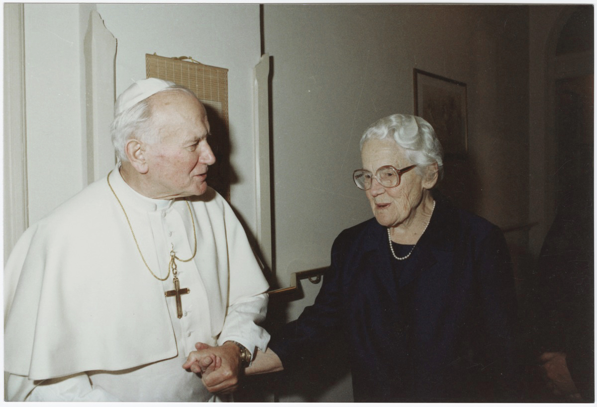 Karolina Lanckorońska z papieżem Janem Pawłem II, styczeń 1989 r.