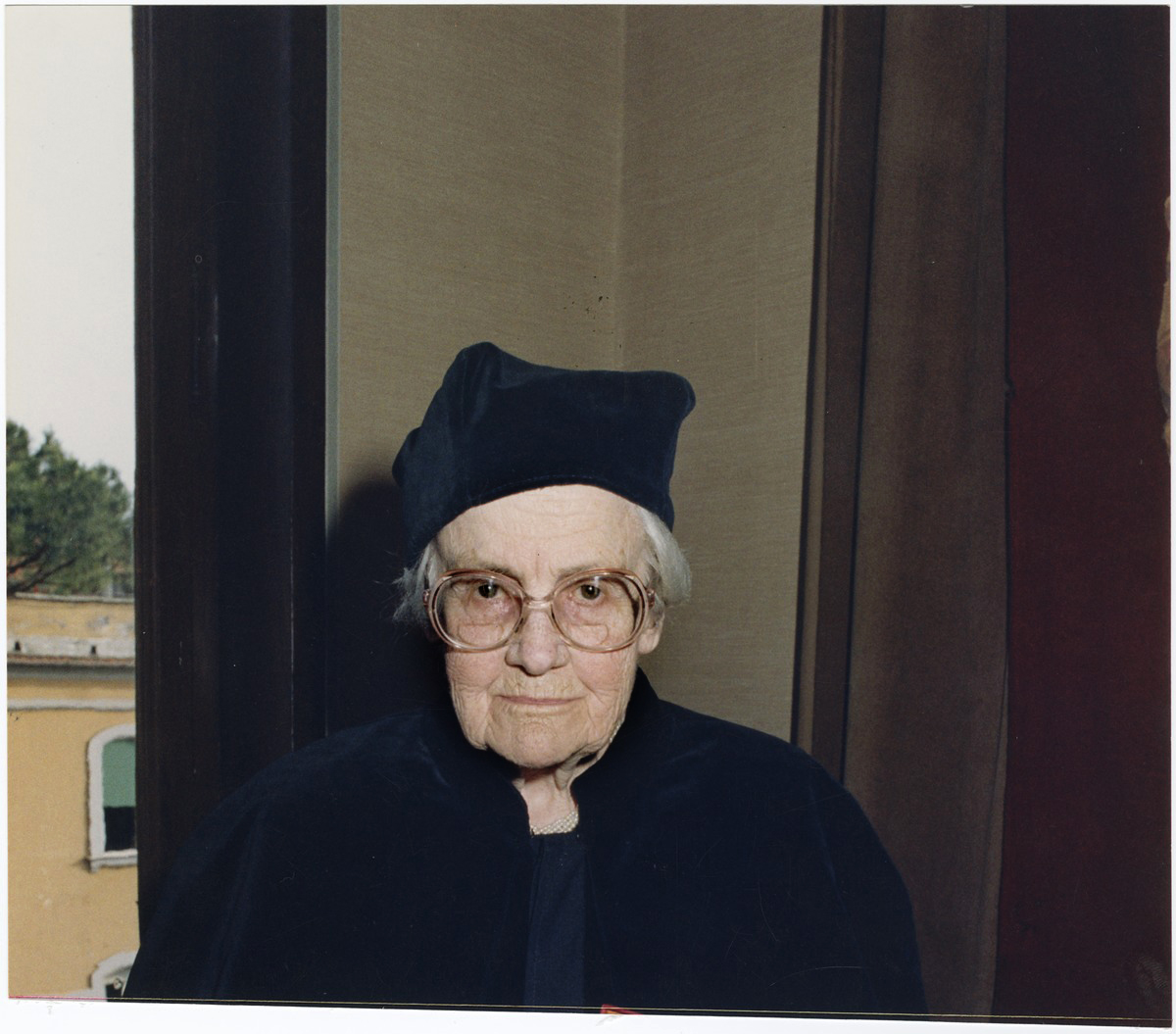 Karolina Lanckorońska podczas uroczystości nadania jej tytułu doktora honoris causa Uniwersytetu Jagiellońskiego, maj 1990 r.