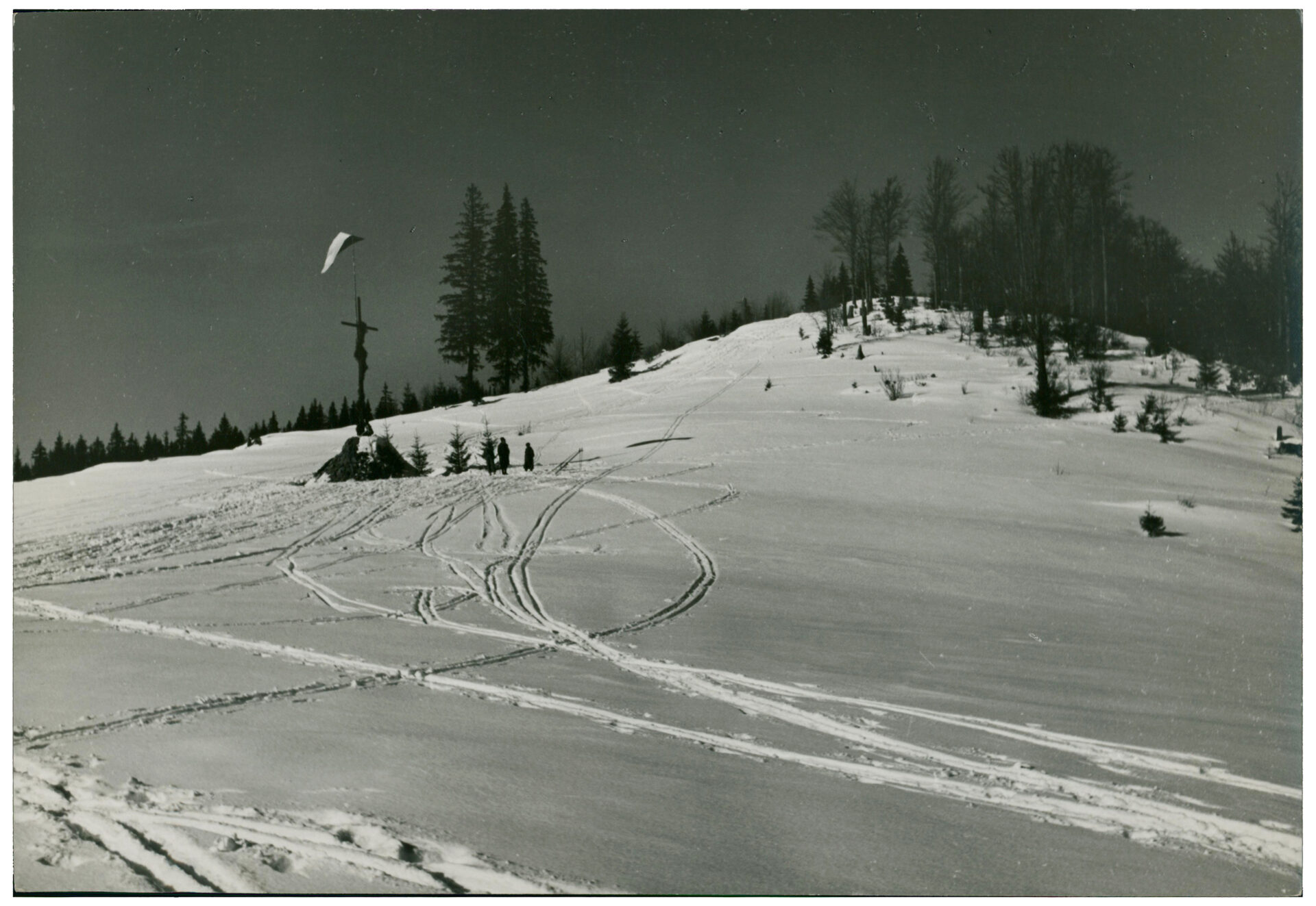 Krzyż Legjon&oacute;w na Przełęczy Rogodzy, ok. 1937 r.