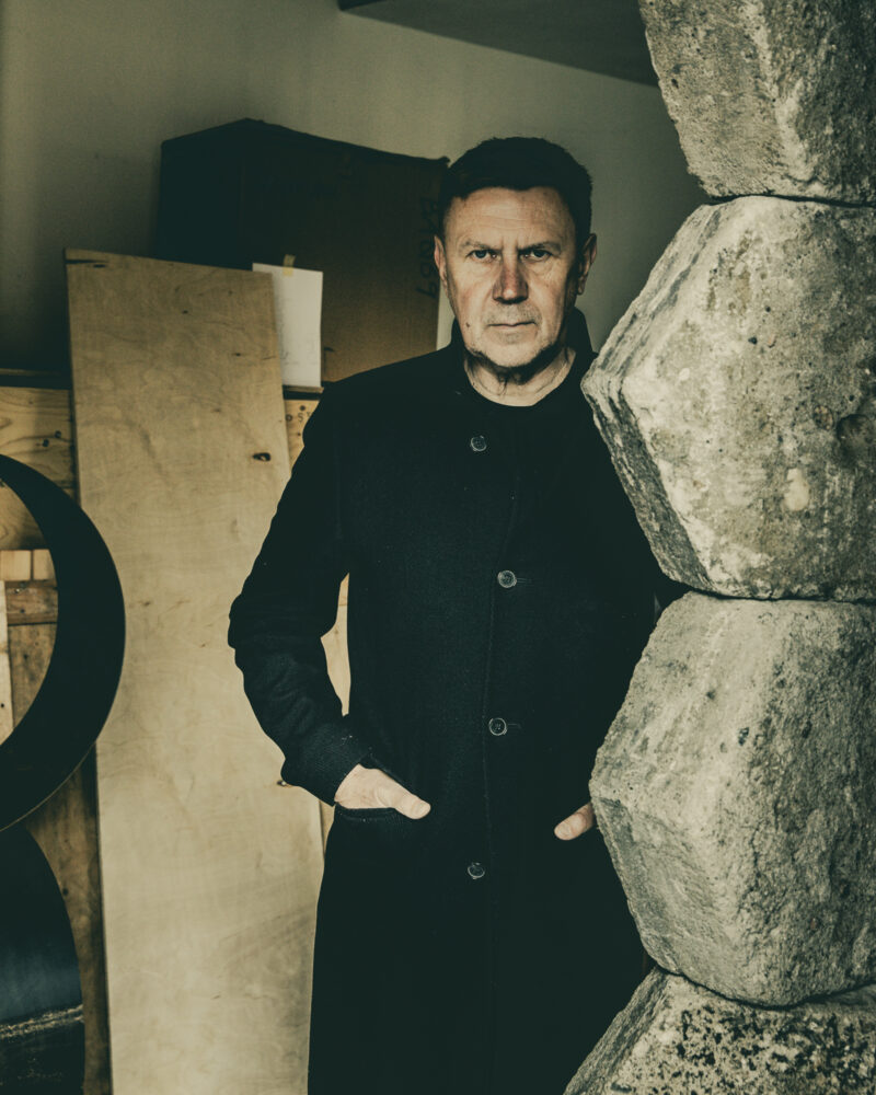 Mirosław Bałka w swojej pracowni. Otwock, 2026 r.