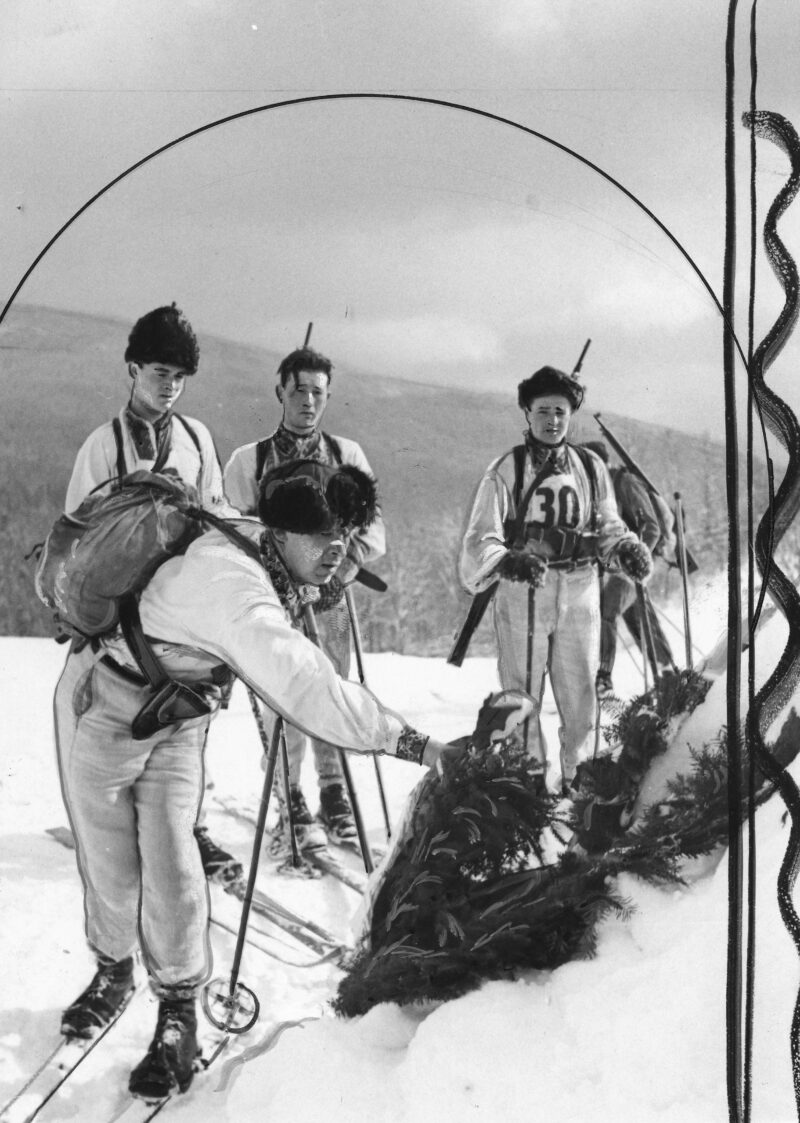 PIC_1-P-3235-1__OBR Patrol huculski składa wieniec pod Krzyżem Legionów podczas marszu zimowego „Huculskim Szlakiem II Brygady Legionów Polskich”. Przełęcz Rogodze (Przełęcz Pantryjska), luty 1937 r.