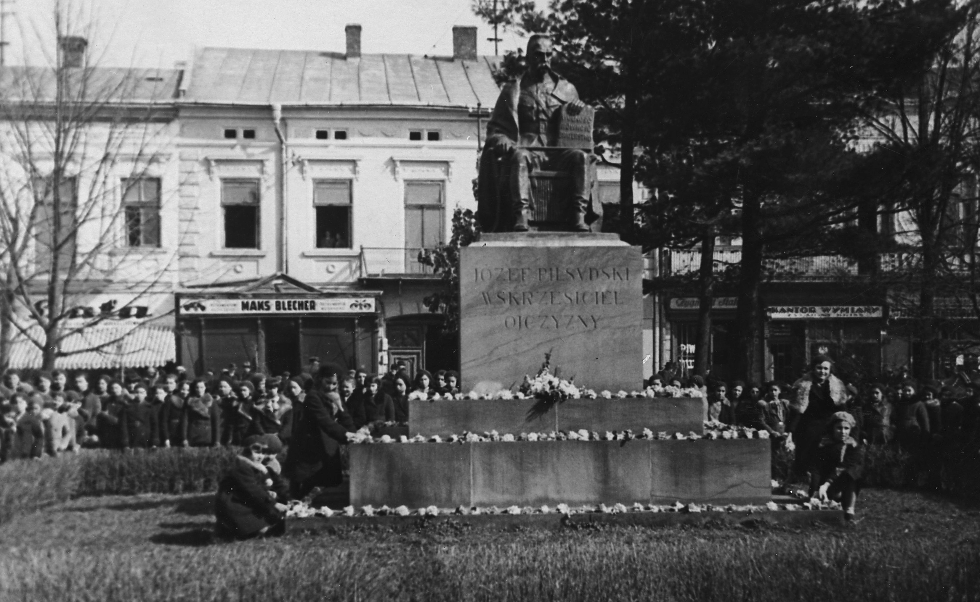 Kruche pomniki niepodległości