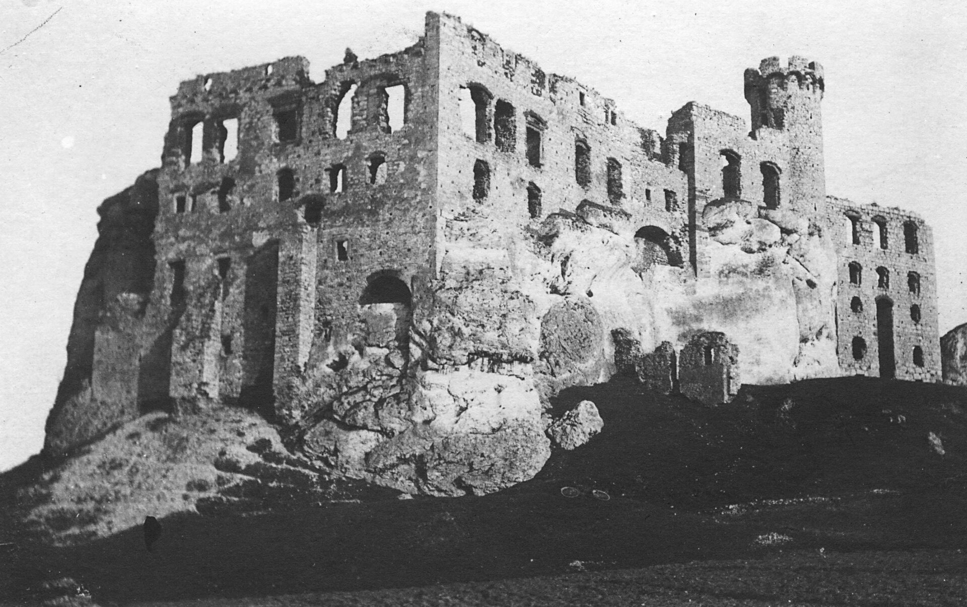 Ruiny zamku Ogrodzieniec, przed 1939 r.