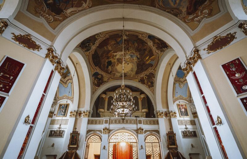 Sanktuarium Matki Bożej Rokitniańskiej, nawa gł&oacute;wna bazyliki mniejszej. Rokitno, 2024 r.