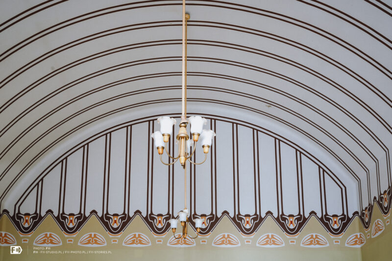 Odtworzona malatura sklepienia jadalni w budynku gł&oacute;wnym sanatorium. Trzebiech&oacute;w, 2016 r.