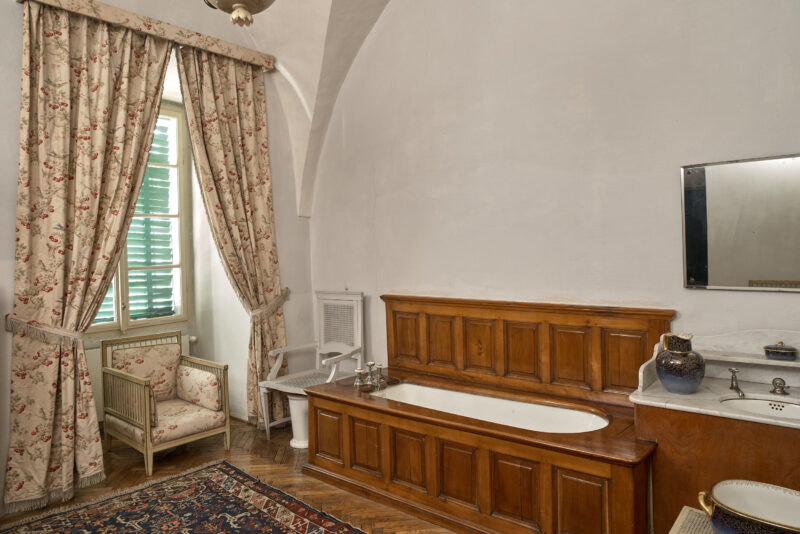 Łazienka w Apartamencie Tureckim na parterze, zamek w Łańcucie, lata 90. XIX w.