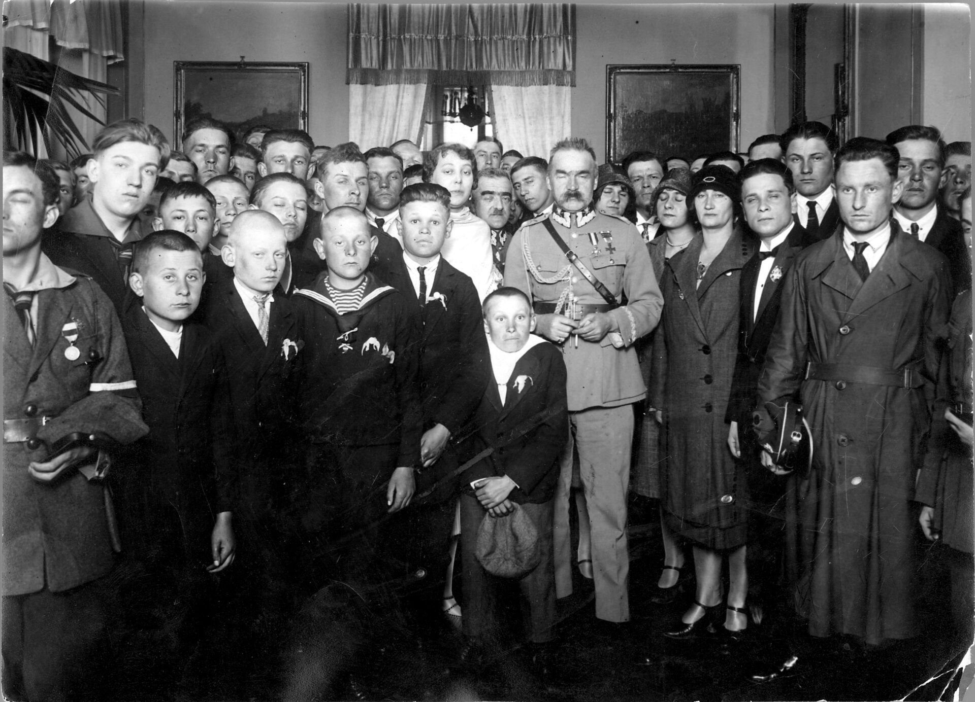 Wycieczka Kaszub&oacute;w z wizytą u marszałka J&oacute;zefa Piłsudskiego> Belweder, Warszawa, 21 kwietnia 1927 r.