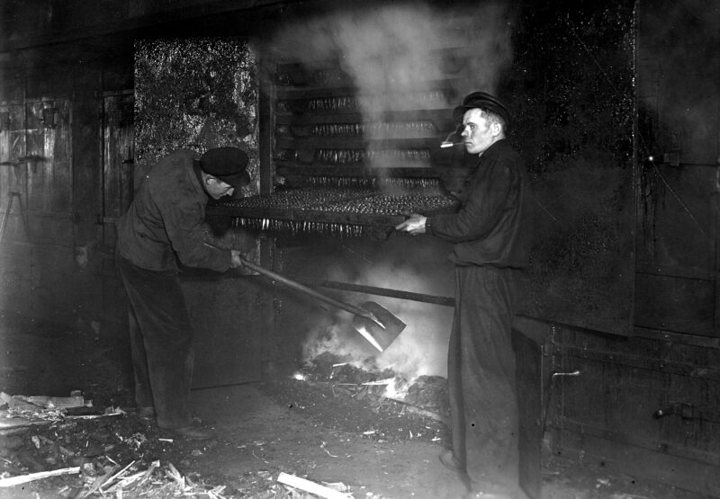 Wędzenie ryb. Hel, przed 1939 r.