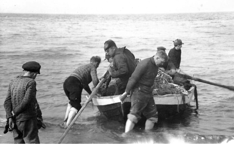 Rybacy kaszubscy wypływaja na poł&oacute;w (przed 1929 r.)