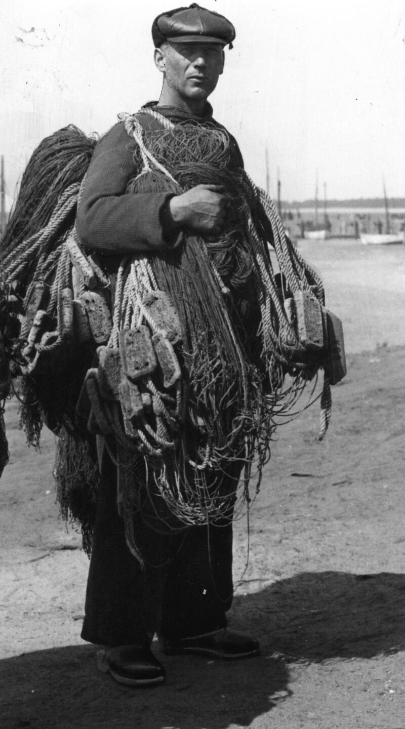 Kaszubski rybak z siecią, 1935 r.