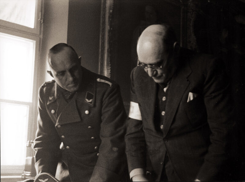 Adam Czerniak&oacute;w: postać tragiczna, wciąż kontrowersyjna