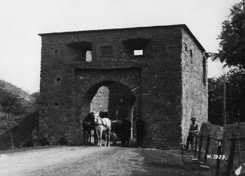 PIC_1-U-4480__OBR Okopy Świętej Trójcy – ruiny przed 1939 r.
