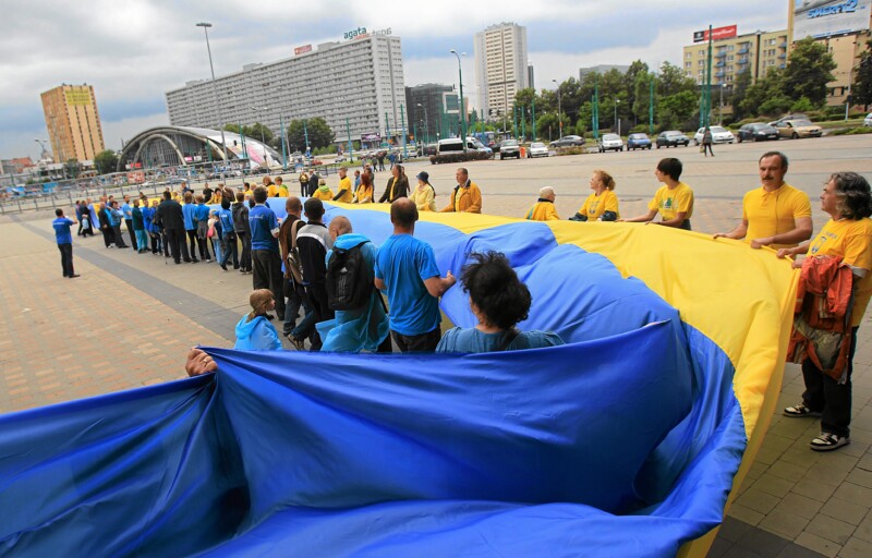 Slaska flaga Święto flagi śląskiej zorganizowane przez Ruch Autonomii Śląska. Katowice, lipiec 2013 r.
