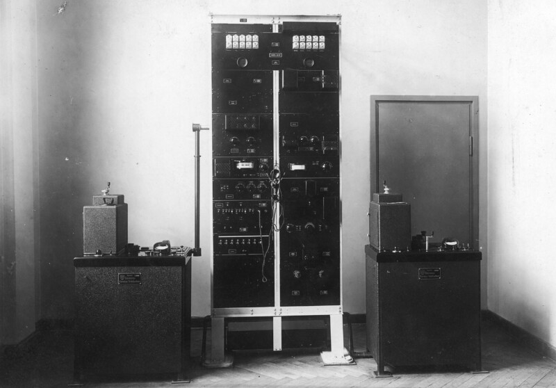 PIC_1-G-5378_OBR Aparatura fotolegrafii nadawczo-odbiorczej w urzędzie telekomunikacyjnym w Warszawie, przed 1939 r.