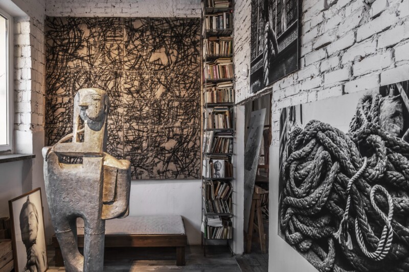 Wystawa &bdquo;Magdalena Abakanowicz / Wanda Czełkowska&rdquo; w Warszawskiej Historycznej Pracowni Artystycznej Wandy Czełkowskiej