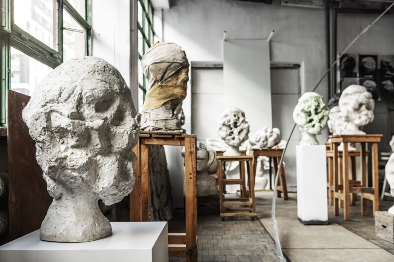 Wystawa &bdquo;Magdalena Abakanowicz / Wanda Czełkowska&rdquo; w Warszawskiej Historycznej Pracowni Artystycznej Wandy Czełkowskiej