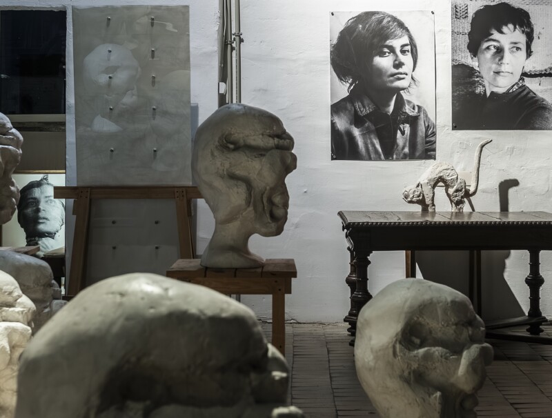 Wystawa &bdquo;Magdalena Abakanowicz / Wanda Czełkowska&rdquo; w Warszawskiej Historycznej Pracowni Artystycznej Wandy Czełkowskiej
