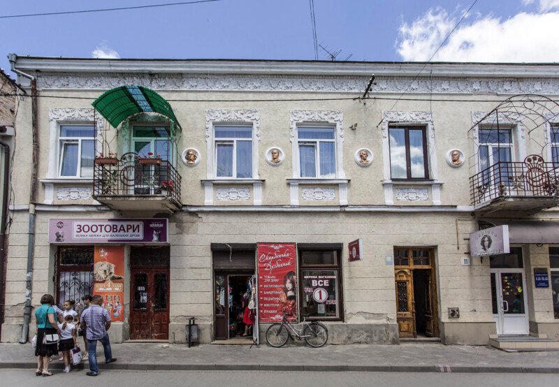 Korzenie Korzeniowskiego, czyli jak uczcić pisarza
