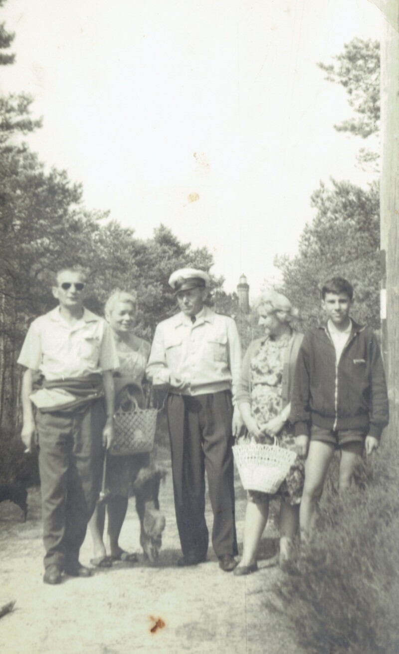W cieniu latarń