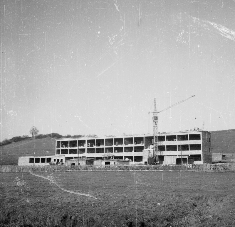 Tysiąc płaskich pomnik&oacute;w