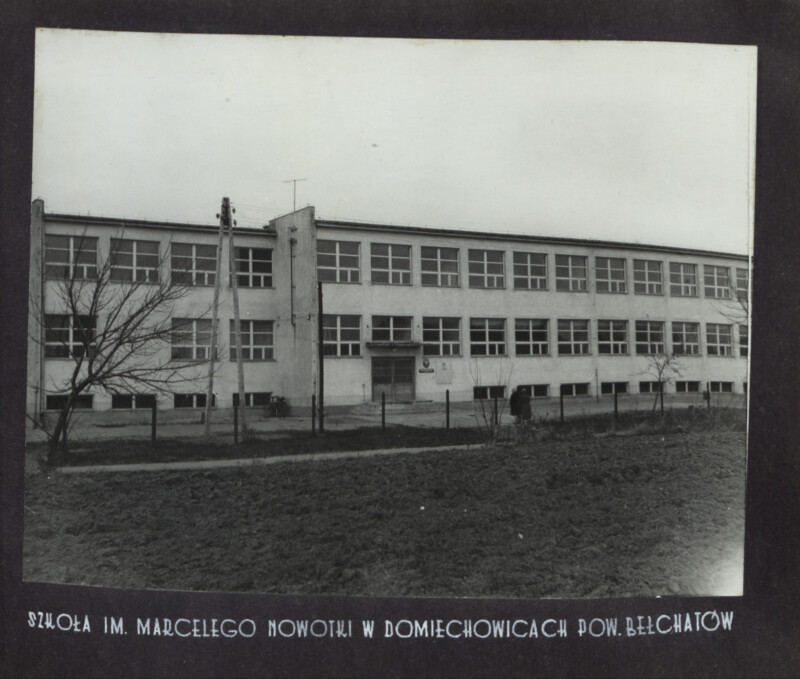 Tysiąc płaskich pomnik&oacute;w
