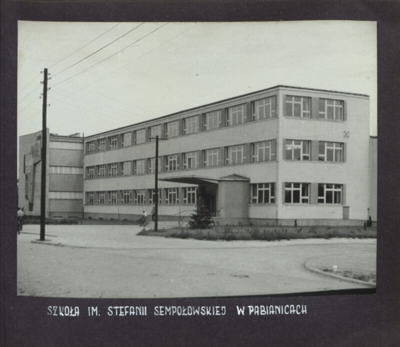 Tysiąc płaskich pomnik&oacute;w