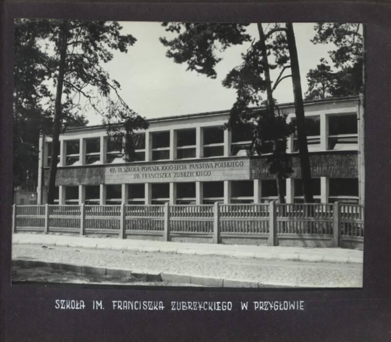 Tysiąc płaskich pomnik&oacute;w