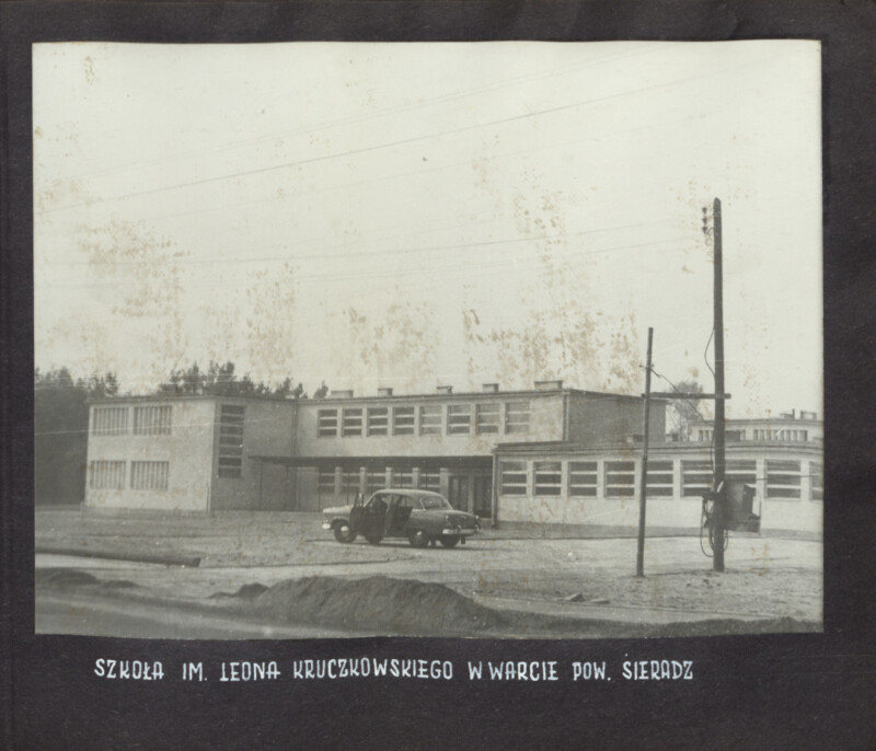 Tysiąc płaskich pomnik&oacute;w