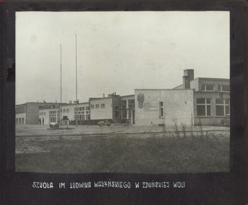 Tysiąc płaskich pomnik&oacute;w