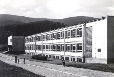 Tysiąc płaskich pomnik&oacute;w